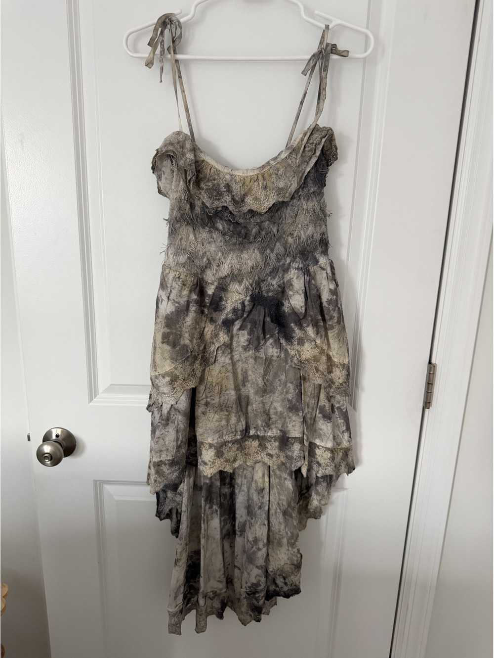 Vintage-Inspired Layered Tie-Dye Dress with Lace Trim and Adjustable Straps